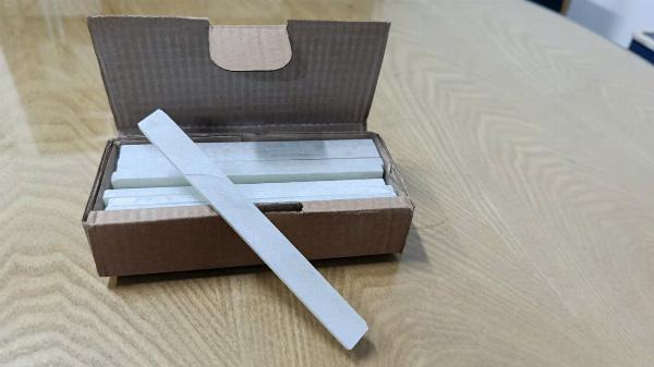 Phấn Đá Viết Trên Kim Loại – Kích Thước 125 × 12 × 5 mm